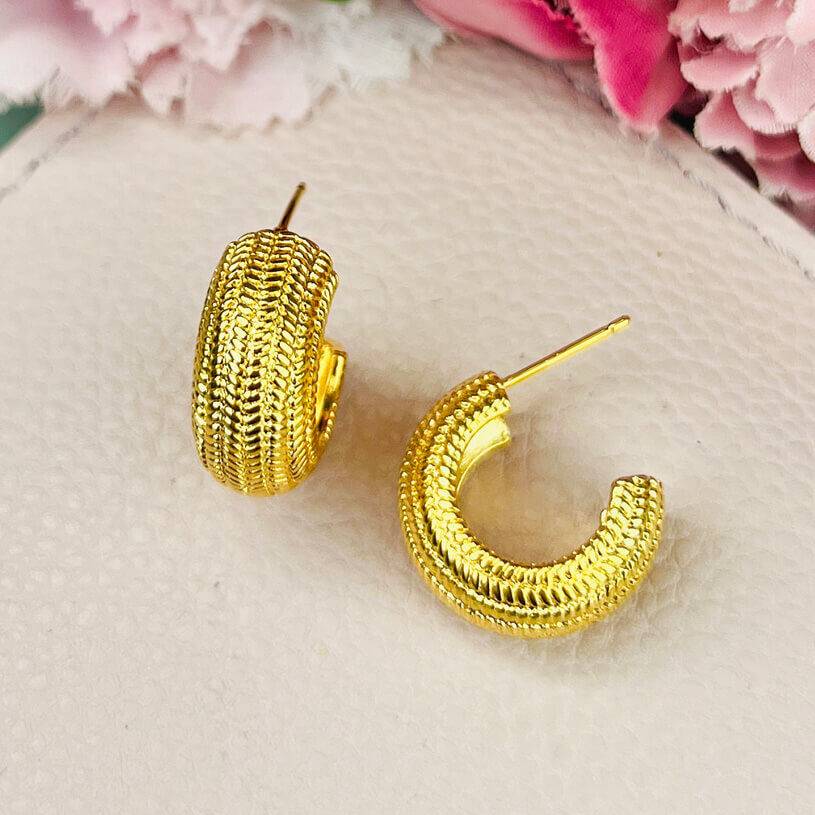 SchwesterSchwester Wunderschöne vergoldete Creolen mit elegantem Muster