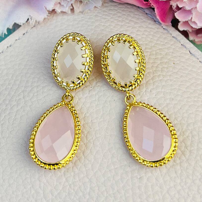 SchwesterSchwester Zartrosa Tropfenohrringe mit funkelnden facettierten Tropfen