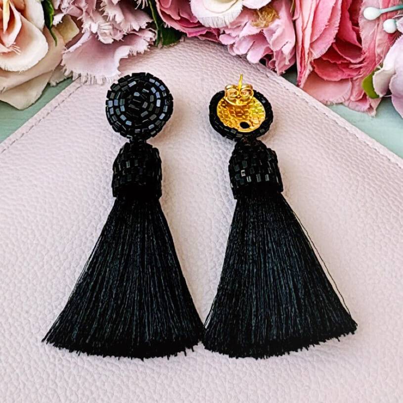 SchwesterSchwester Zeitlose Perlen-Quastenohrringe In Schwarz