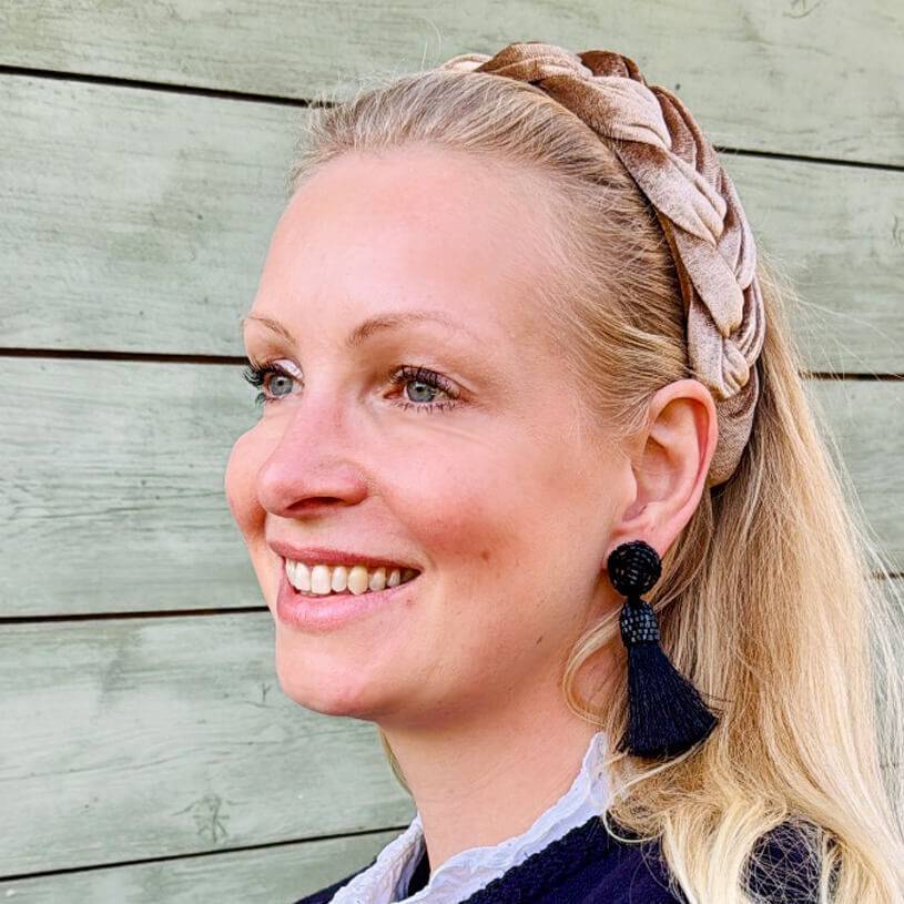 SchwesterSchwester Zeitlose Perlen-Quastenohrringe In Schwarz