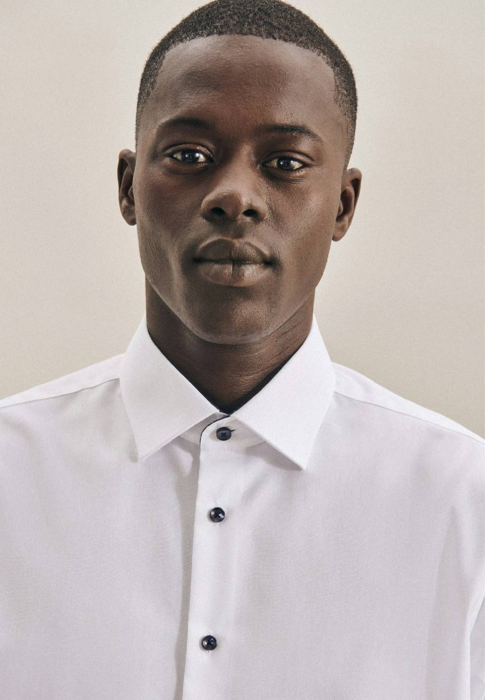 Seidensticker Bügelfreies Popeline Business Hemd In Shaped Mit Kentkragen