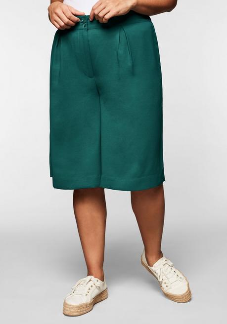 sheego Bermudas aus Crêpe, mit weitem Bein und Kellerfalte - opalgrün sheego