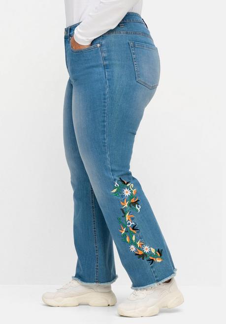 Sheego By Joe Browns Bootcut-Jeans Mit Blumenstickerei Und Fransensaum - Blue Denim Sheego