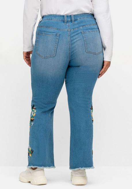 Sheego By Joe Browns Bootcut-Jeans Mit Blumenstickerei Und Fransensaum - Blue Denim Sheego