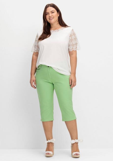 sheego Caprijeans mit Teilgummibund und Glitzersteinen - lindgrün sheego