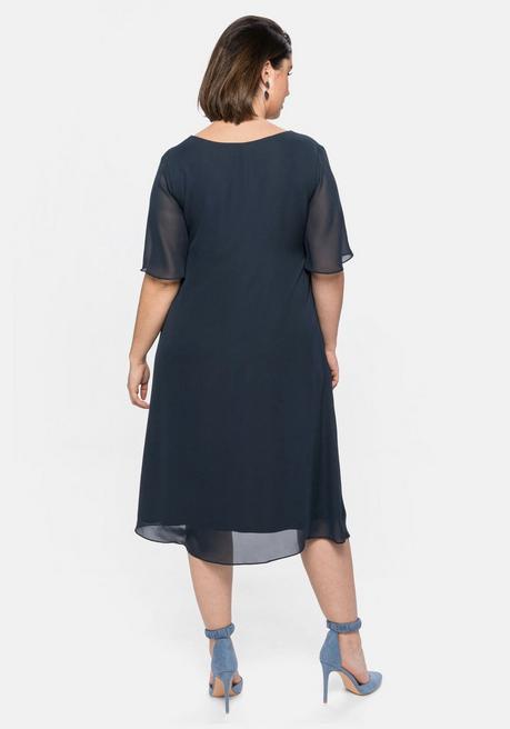 Sheego Chiffonkleid Mit Schmucksteinen Am Ausschnitt - Nachtblau Sheego