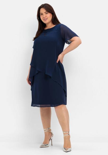 sheego Cocktailkleid mit Spitzen-Einsatz, aus Chiffon - marine sheego