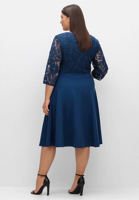 Sheego Cocktailkleid Mit Zierbortenstickerei Am Oberteil - Blau Sheego