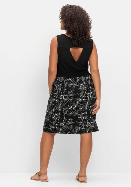 Sheego Jerseykleid In Wickeloptik, Mit V-Cut Hinten - Schwarz Gemustert Sheego