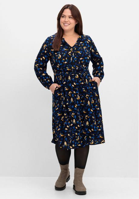 sheego Kleid mit Blumendruck, aus Viskose-Twill - tiefblau gemustert sheego