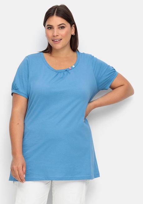 sheego Longshirt mit Zierknöpfen am Ausschnitt - mittelblau sheego