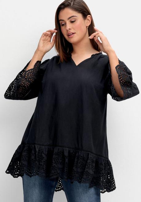 sheego Longtunika mit Lochmusterdetails und Volantspitze - schwarz sheego