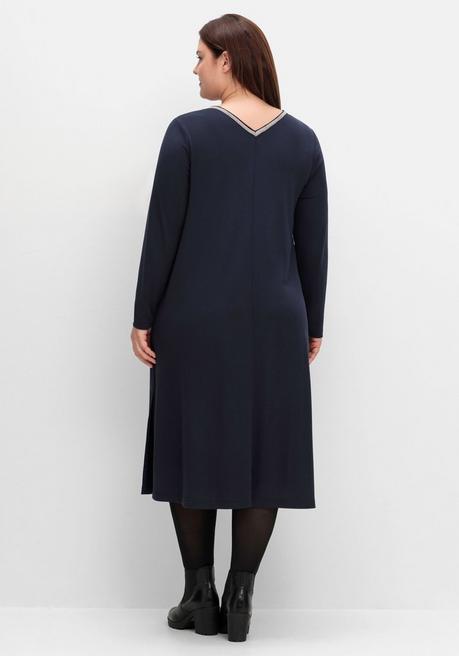 Sheego Midikleid In A-Linie, Mit Perlendeko Am Ausschnitt - Tiefblau Sheego
