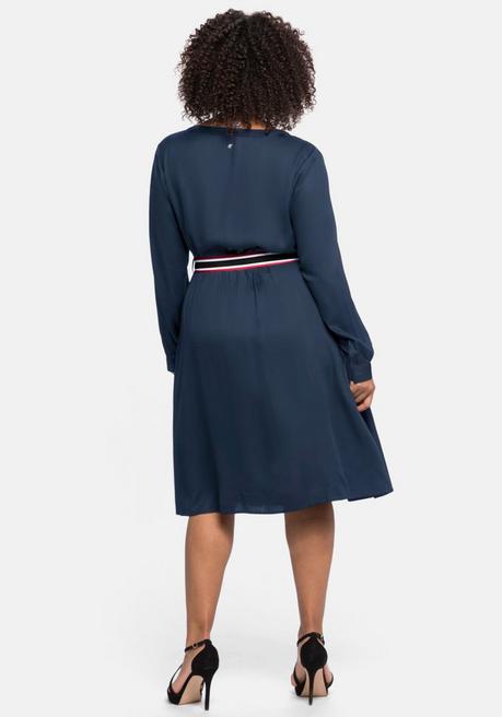 Sheego Midikleid In Satinoptik, Mit Kontrastgürtel - Nachtblau Sheego