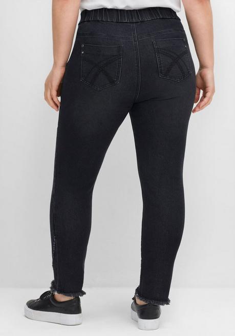 Sheego Schmale Jeans Mit Gummibund Und Fransensaum - Black Denim Sheego