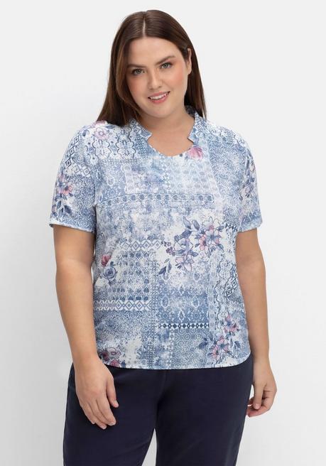 sheego Shirt mit Alloverprint und V-Ausschnitt - blau gemustert sheego