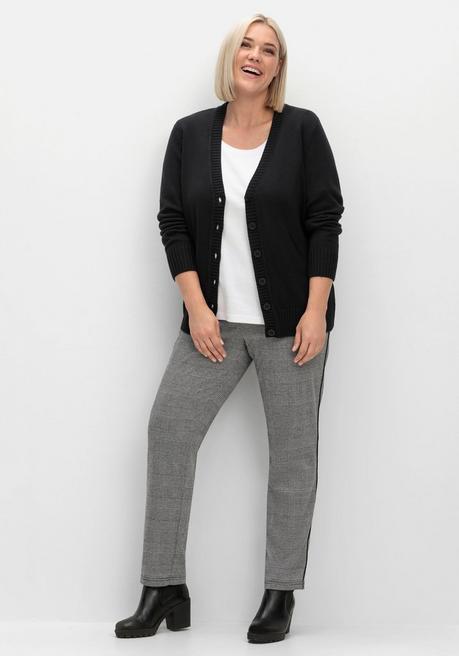 Sheego Strickjacke Mit V-Ausschnitt Und Knöpfen, Tailliert - Schwarz Sheego