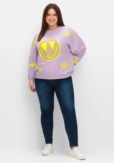 Sheego Loves Miss Goodlife Sweatshirt Mit Smiley-Frontdruck Und Glitzersteinen - Flieder Bedruckt Sheego