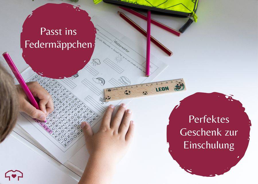 Shirtracer Holzlineal Für Jungen Zum Schulanfang Mit Namen Fußballspieler Geschenk Einschulung Fußballfan Schulkind Lineal Holz Shirtracer