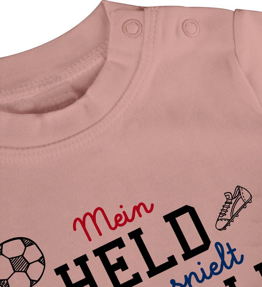 Shirtracer Mein Held Spielt Fußball Shirts & Mehr Shirtracer