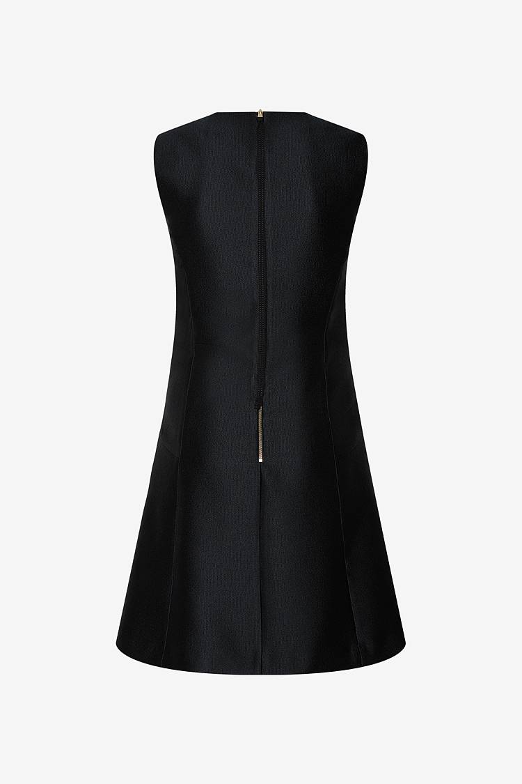 Sly 010 Ärmelloses Tailliertes Kleid Mit Kellerfalte