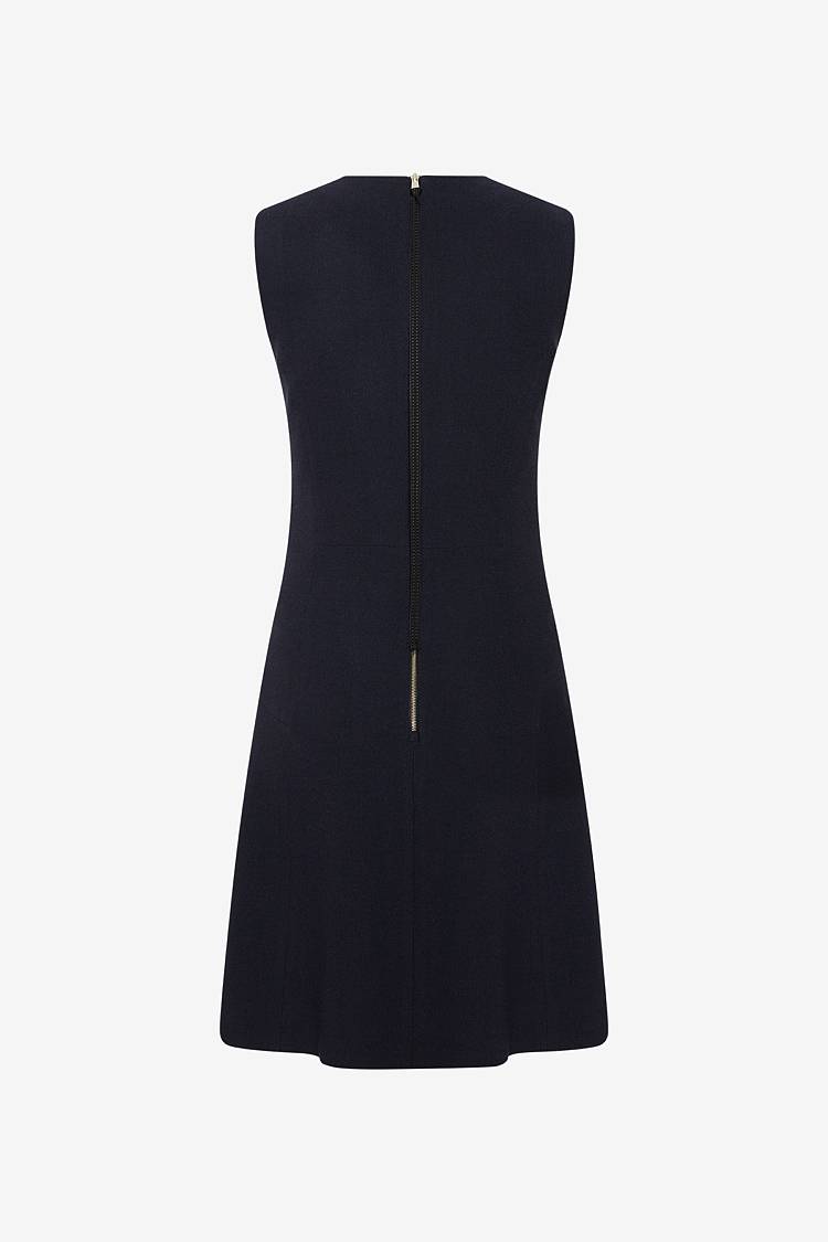 Sly 010 Ärmelloses Tailliertes Kleid Mit Kellerfalte