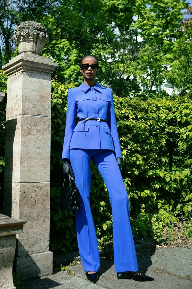 Sly 010 Einreihiger Blazer Mit Pattentaschen Aus Crêpe-Envers-Satin