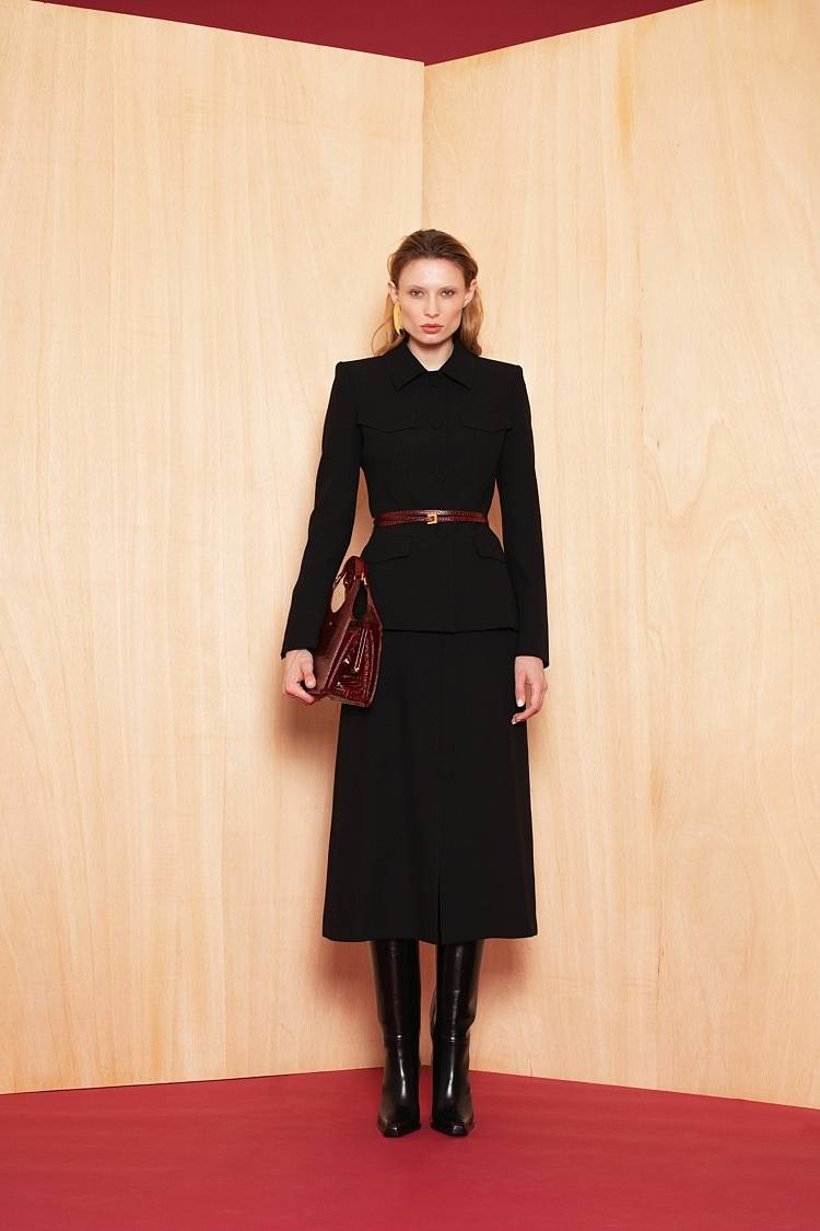 Sly 010 Einreihiger Blazer Mit Pattentaschen Aus Crêpe-Envers-Satin