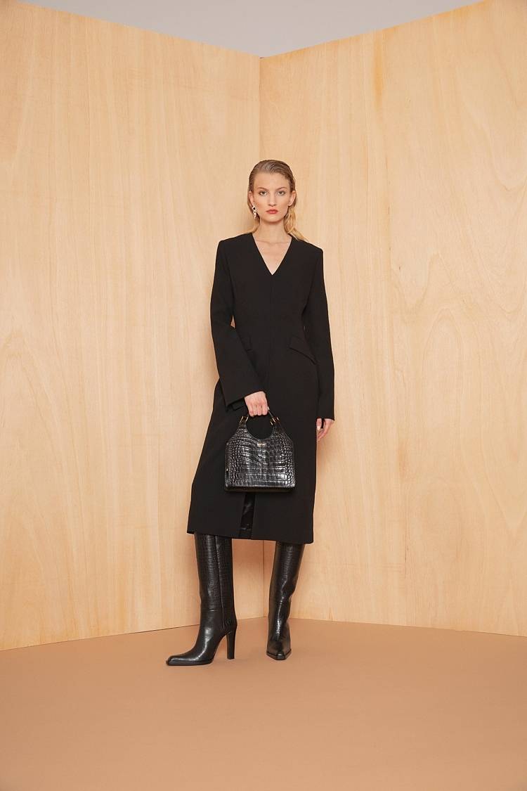 Sly 010 Elegantes Midi-Kleid Mit Pattentaschen Aus Crêpe-envers-Satin