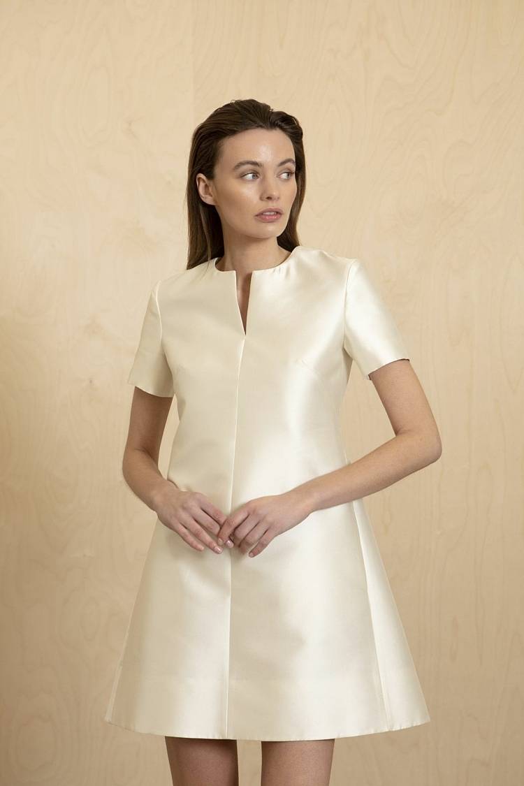 Sly 010 Elegantes minimaltisches Hochzeitskleid in weiter A-Linie