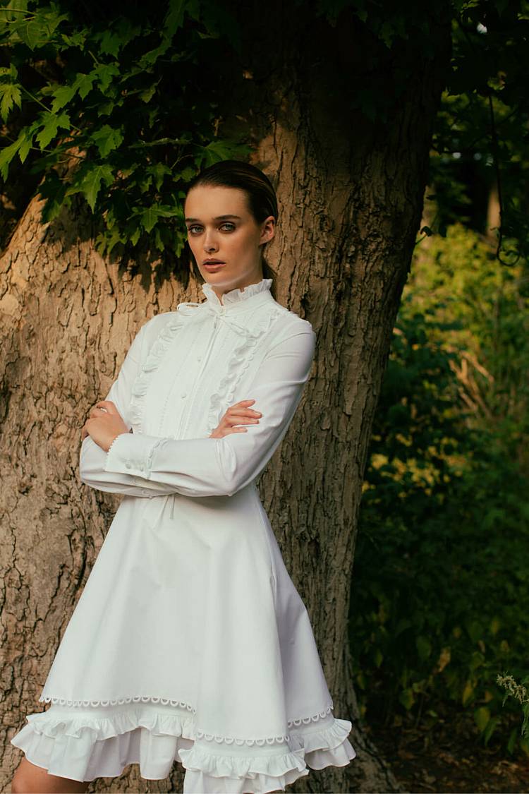 Sly 010 Kleid Aus Weißer Baumwoll-Popeline Mit Rüschendetails