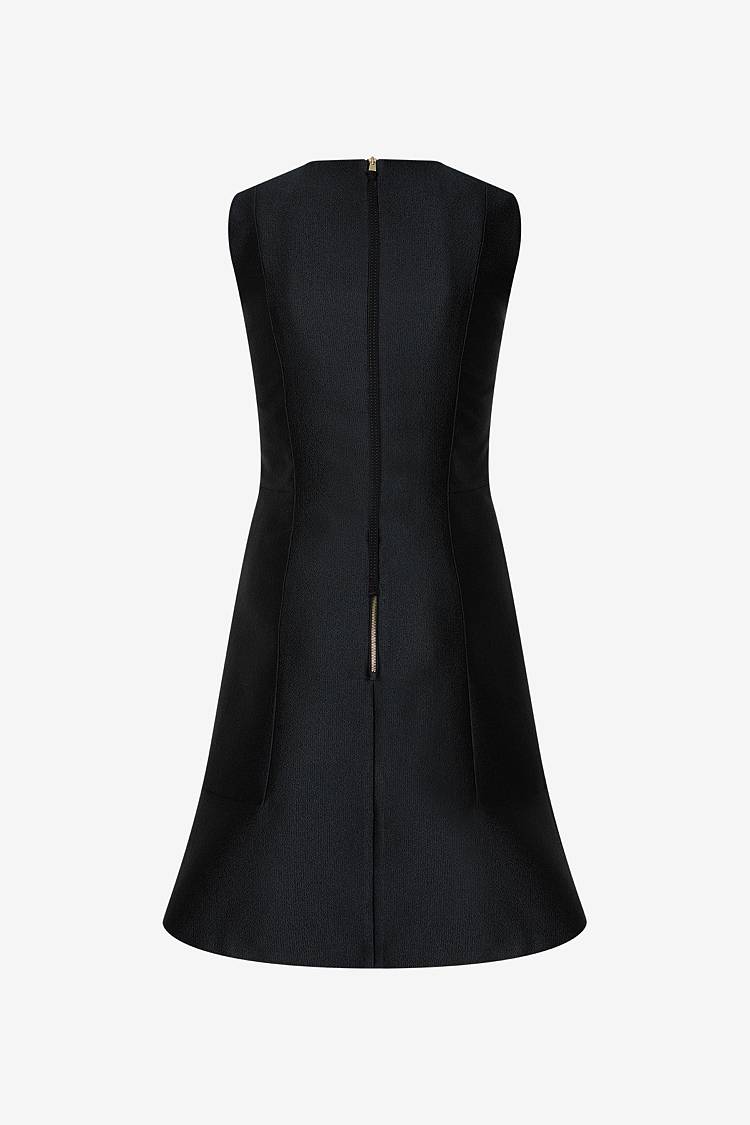 Sly 010 Ärmelloses Tailliertes Kleid Aus Taft