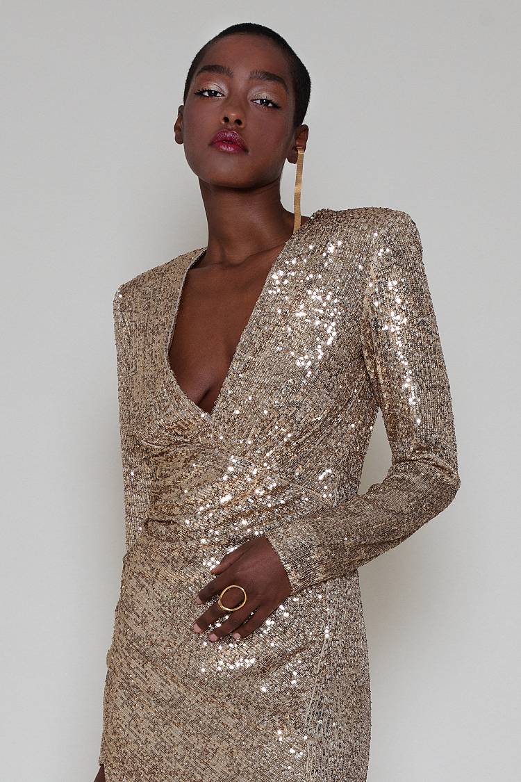 Sly 010 Hochgeschlitztes Pailettenkleid