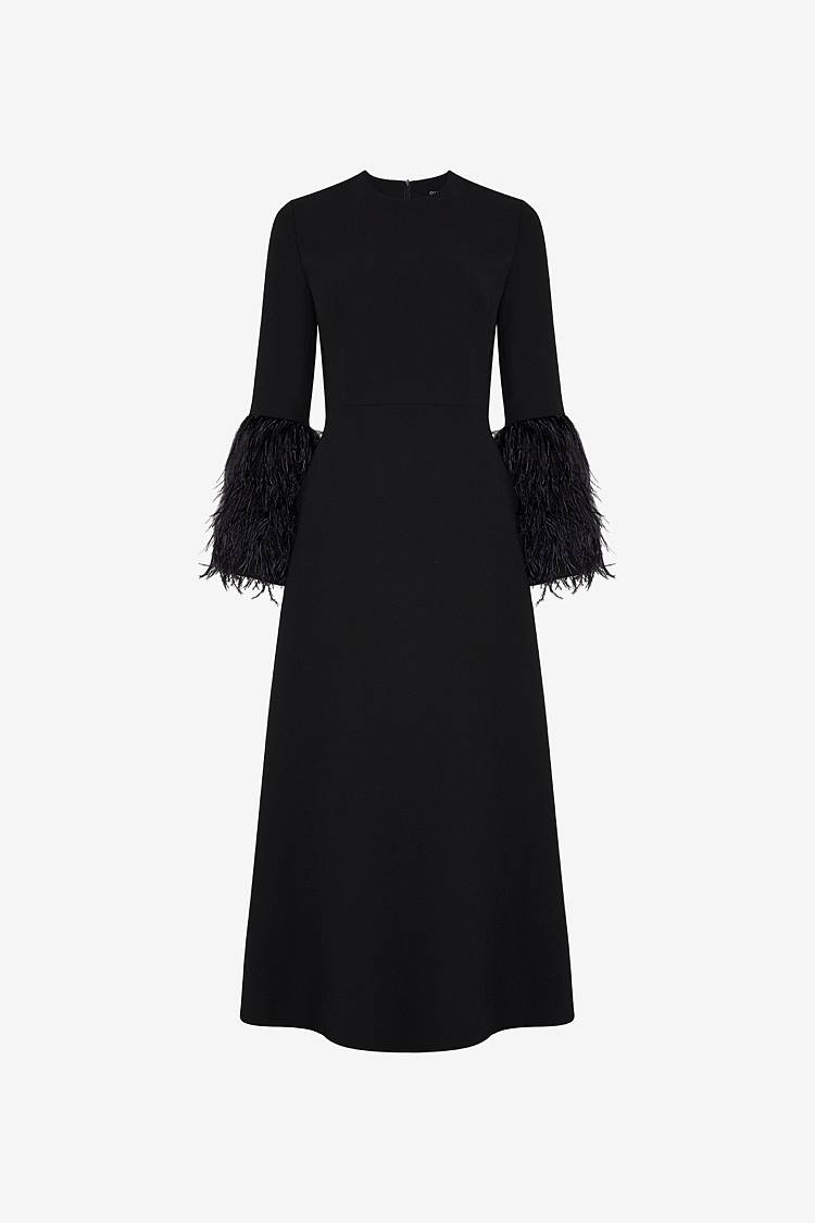 Sly 010 Langes tailliertes Kleid mit Federbesatz