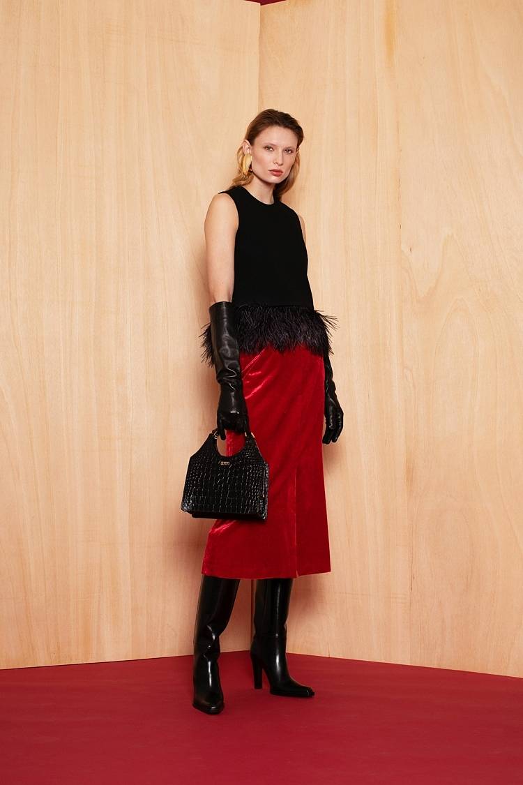 Sly 010 Schlichtes Top Mit Federbesatz