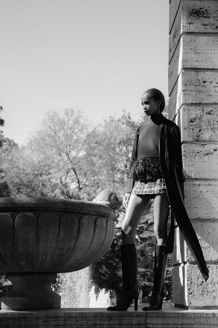 Sly 010 Schlichtes Top Mit Federbesatz