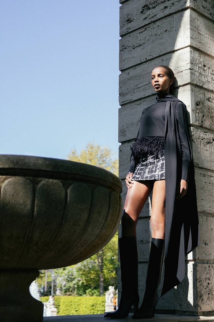 Sly 010 Schlichtes Top Mit Federbesatz