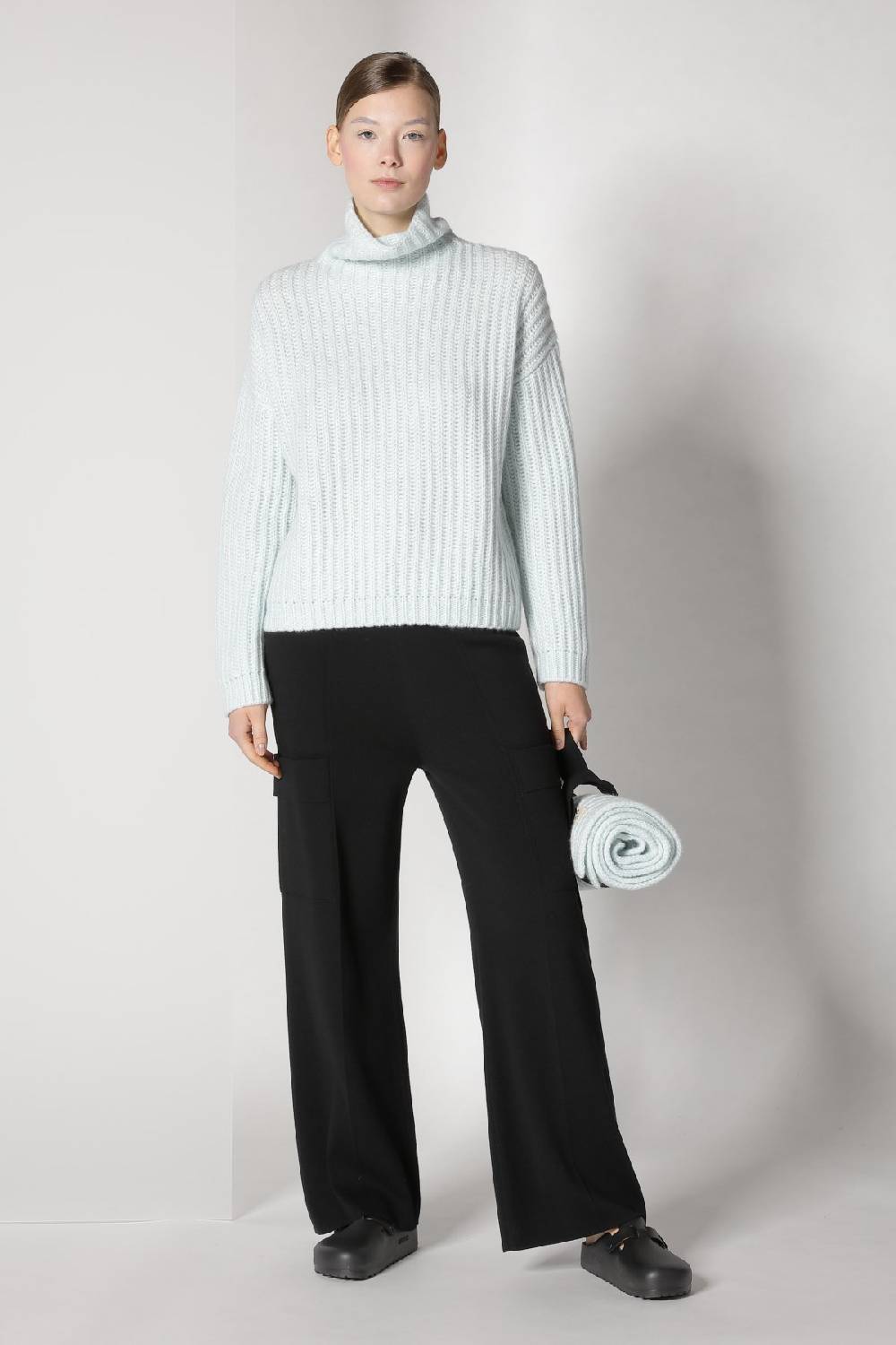 Sminfinity Blurry Ribbed Turtleneck + Cargo Bellbottom Pants