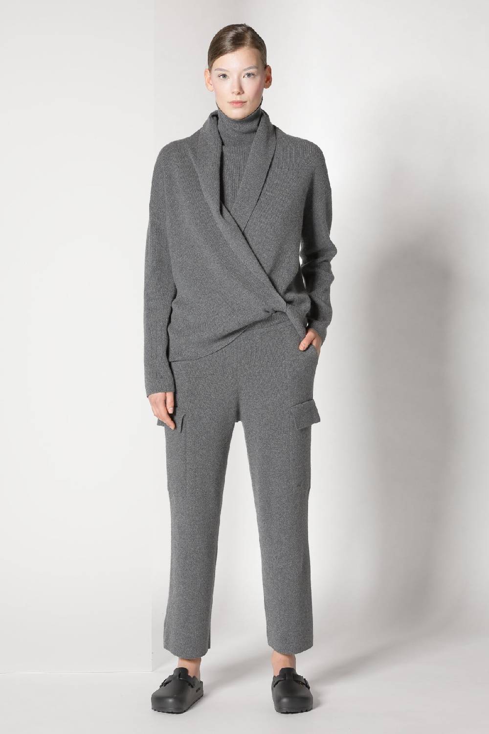 Sminfinity Chilly Loose Jacket + Chilly Fitted Turtleneck + Chilly Cargo Pants