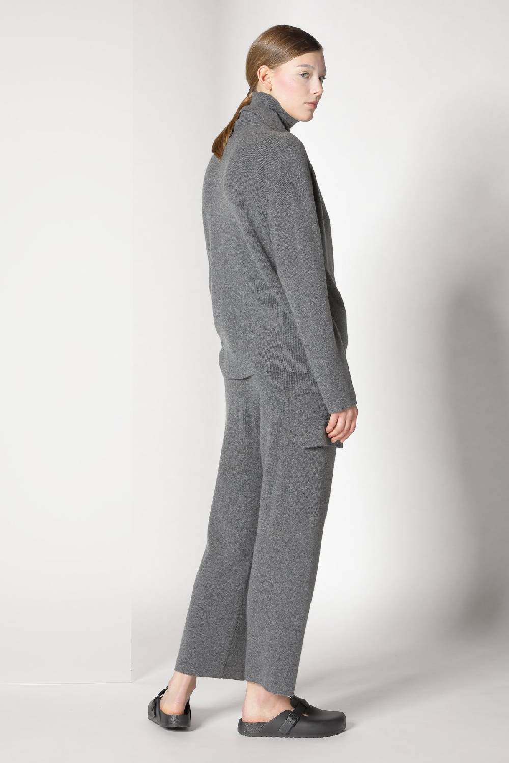 Sminfinity Chilly Loose Jacket + Chilly Fitted Turtleneck + Chilly Cargo Pants