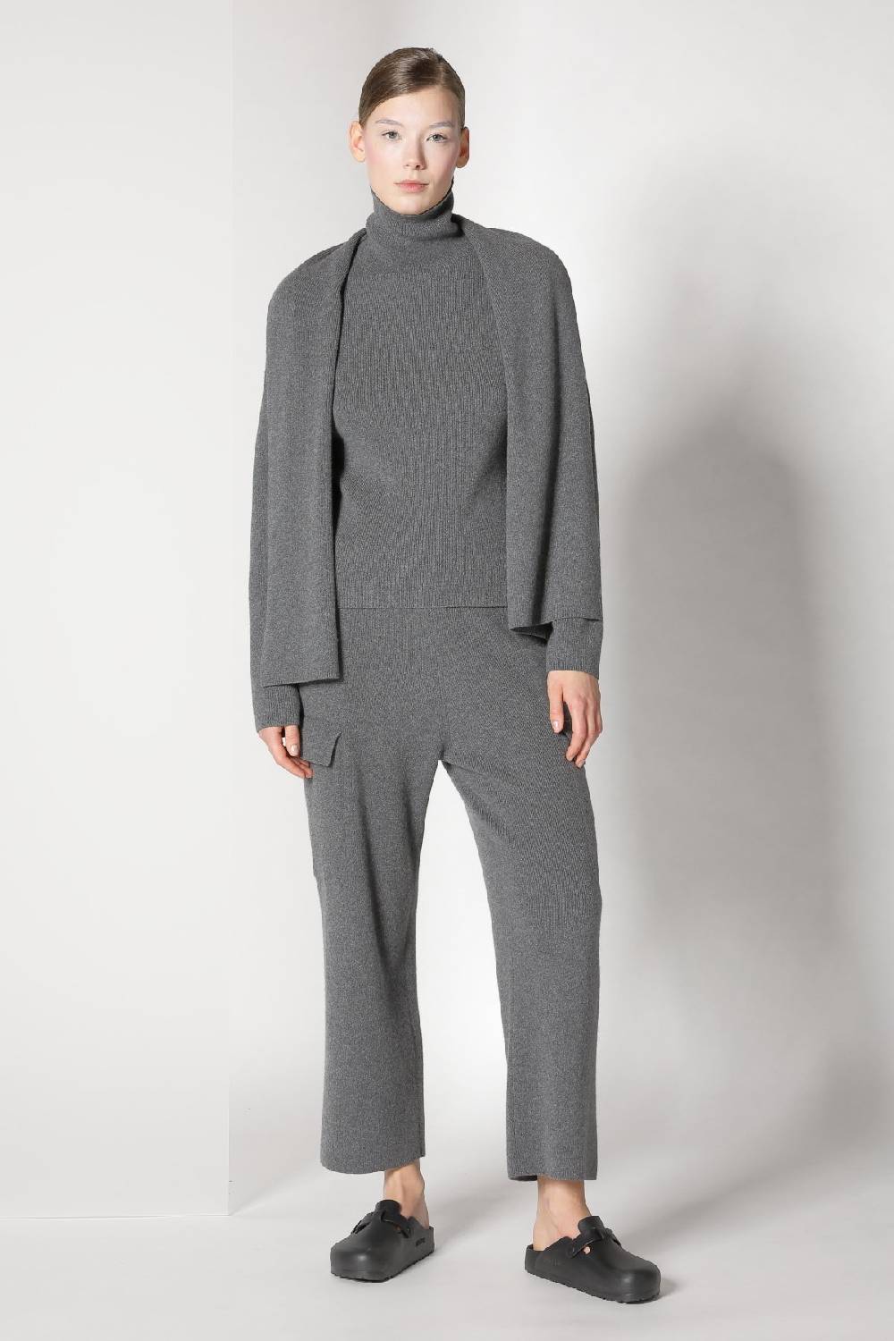 Sminfinity Chilly Loose Jacket + Chilly Fitted Turtleneck + Chilly Cargo Pants