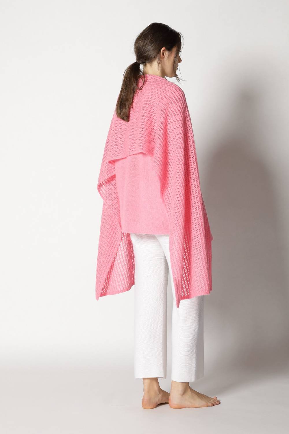 Sminfinity Fluffy Airy Plaid + Fluffy Airy V Neck + Garter Cropped Pants