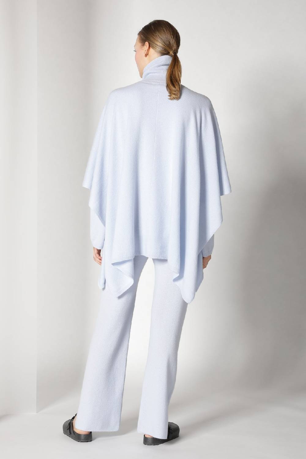 Sminfinity Pure Cape Turtle + Pure V Jumper + Pure Slitted Pants