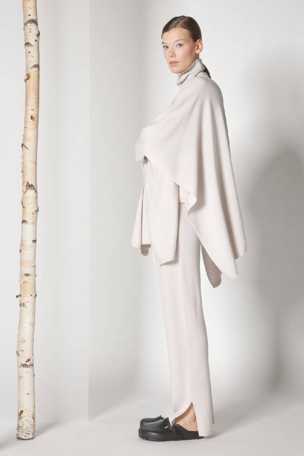 Sminfinity Pure Cape Turtle + Pure V Jumper + Pure Slitted Pants