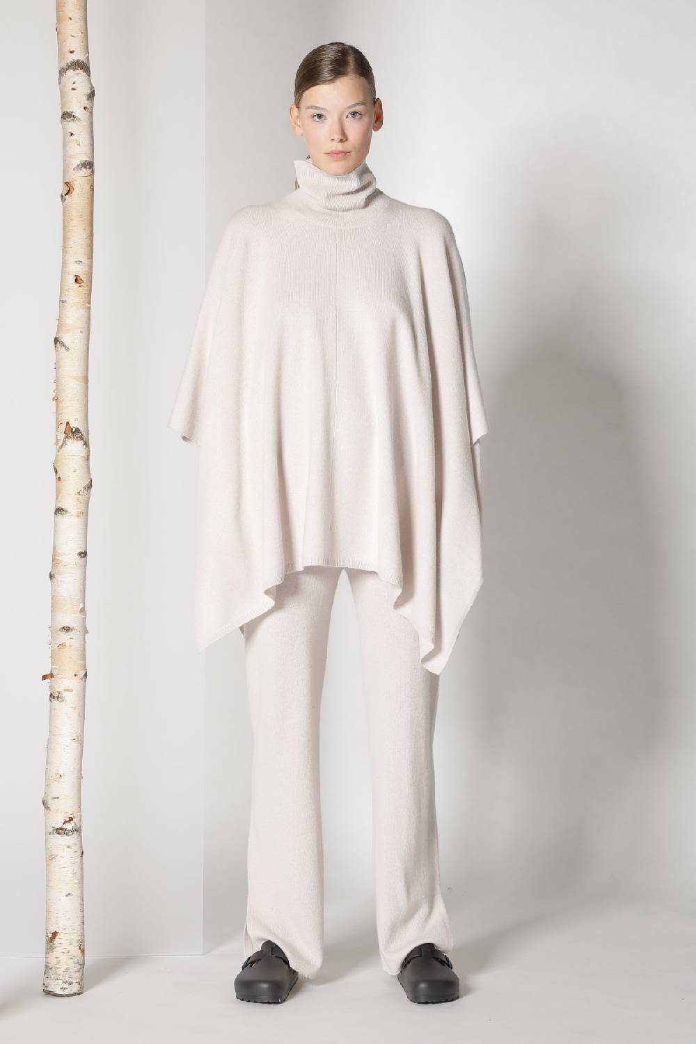 Sminfinity Pure Cape Turtle + Pure V Jumper + Pure Slitted Pants