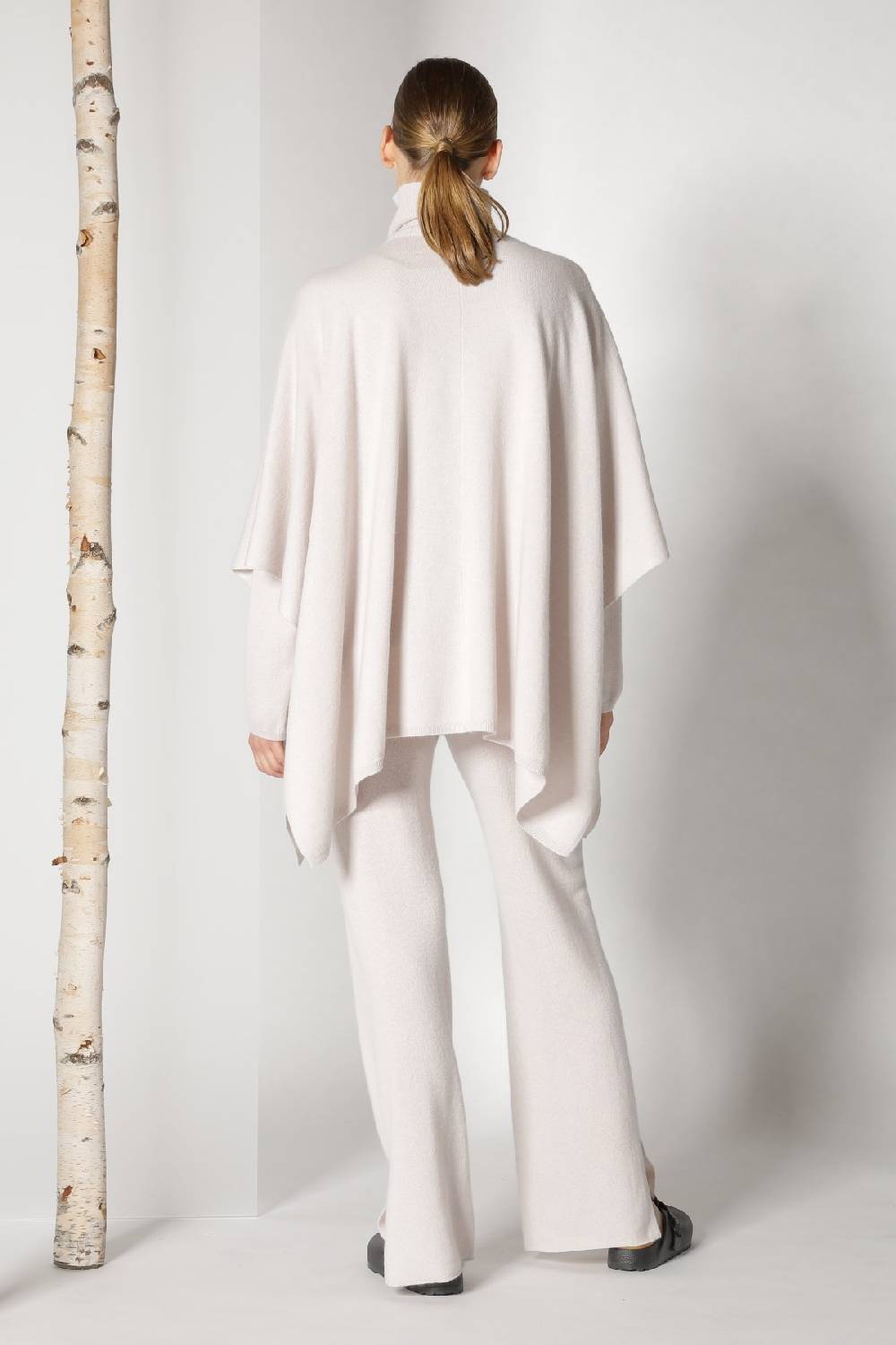 Sminfinity Pure Cape Turtle + Pure V Jumper + Pure Slitted Pants