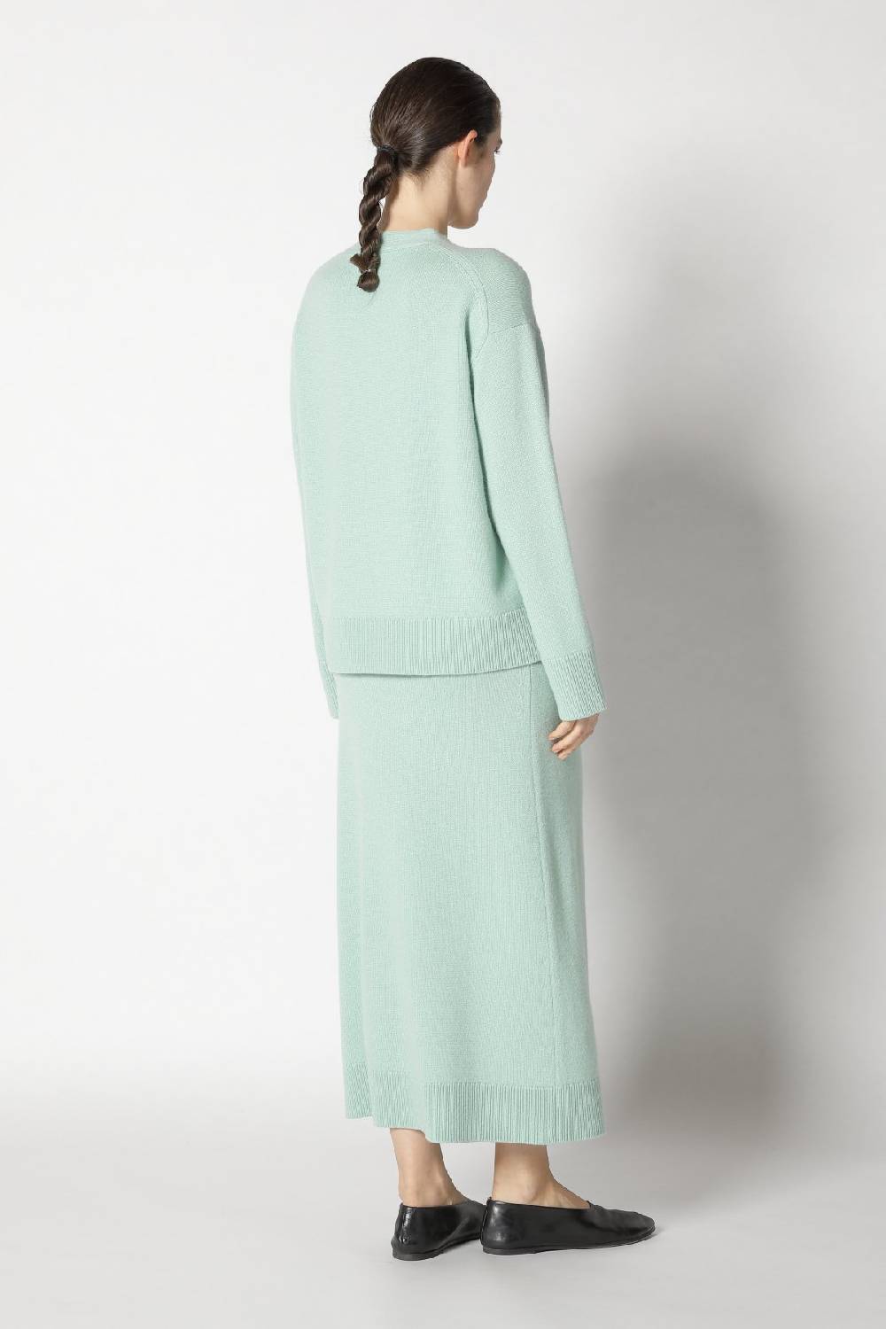 Sminfinity Pure V Neck + Loosely 1x1 Rib Scarf + Pure A Skirt