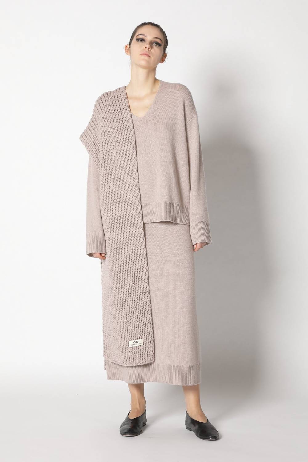 Sminfinity Pure V Neck + Loosely 1x1 Rib Scarf + Pure A Skirt