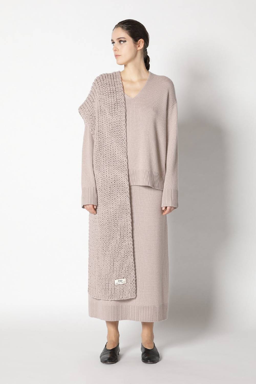 Sminfinity pure V neck + loosely 1x1 rib scarf + pure A skirt