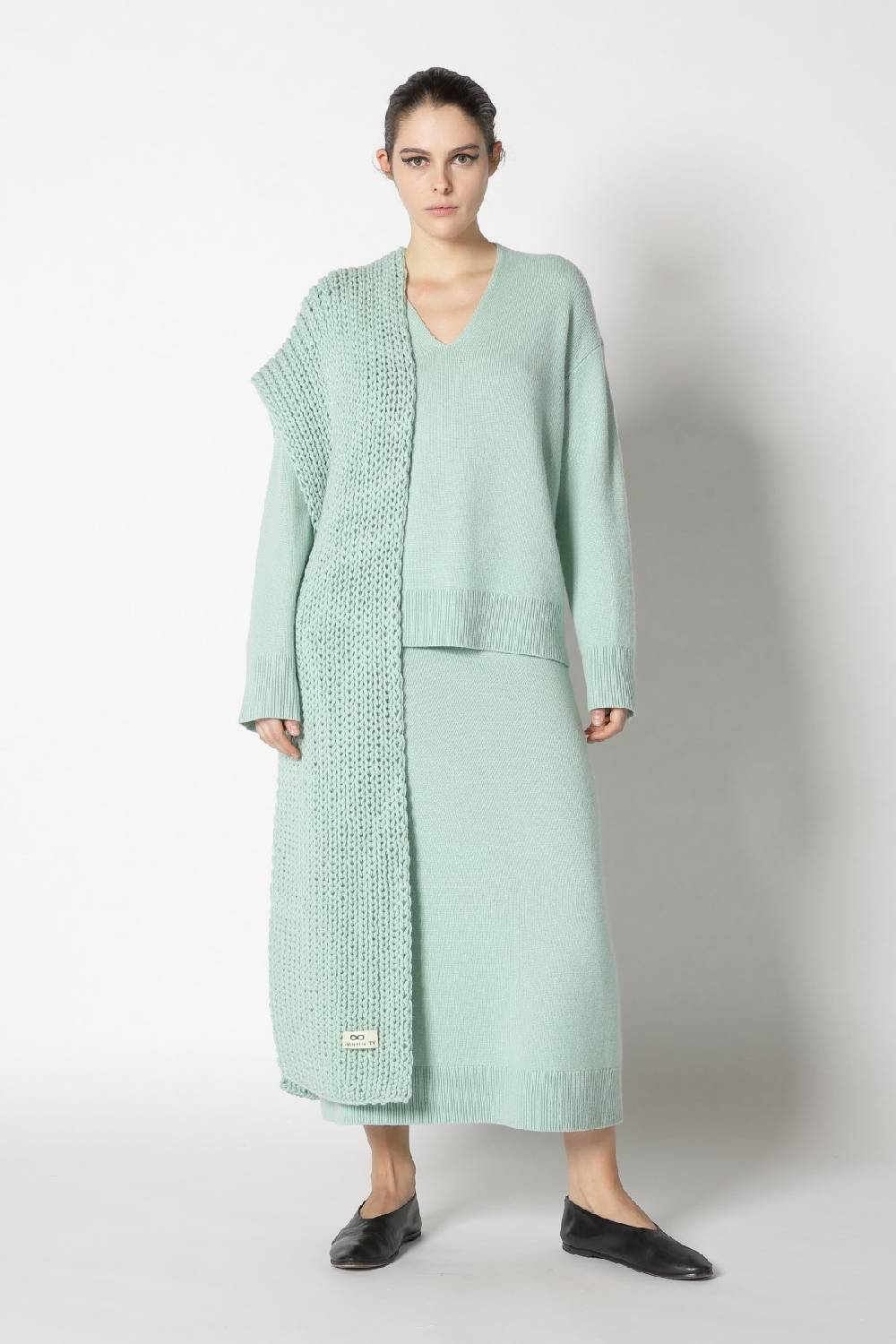 Sminfinity pure V neck + loosely 1x1 rib scarf + pure A skirt